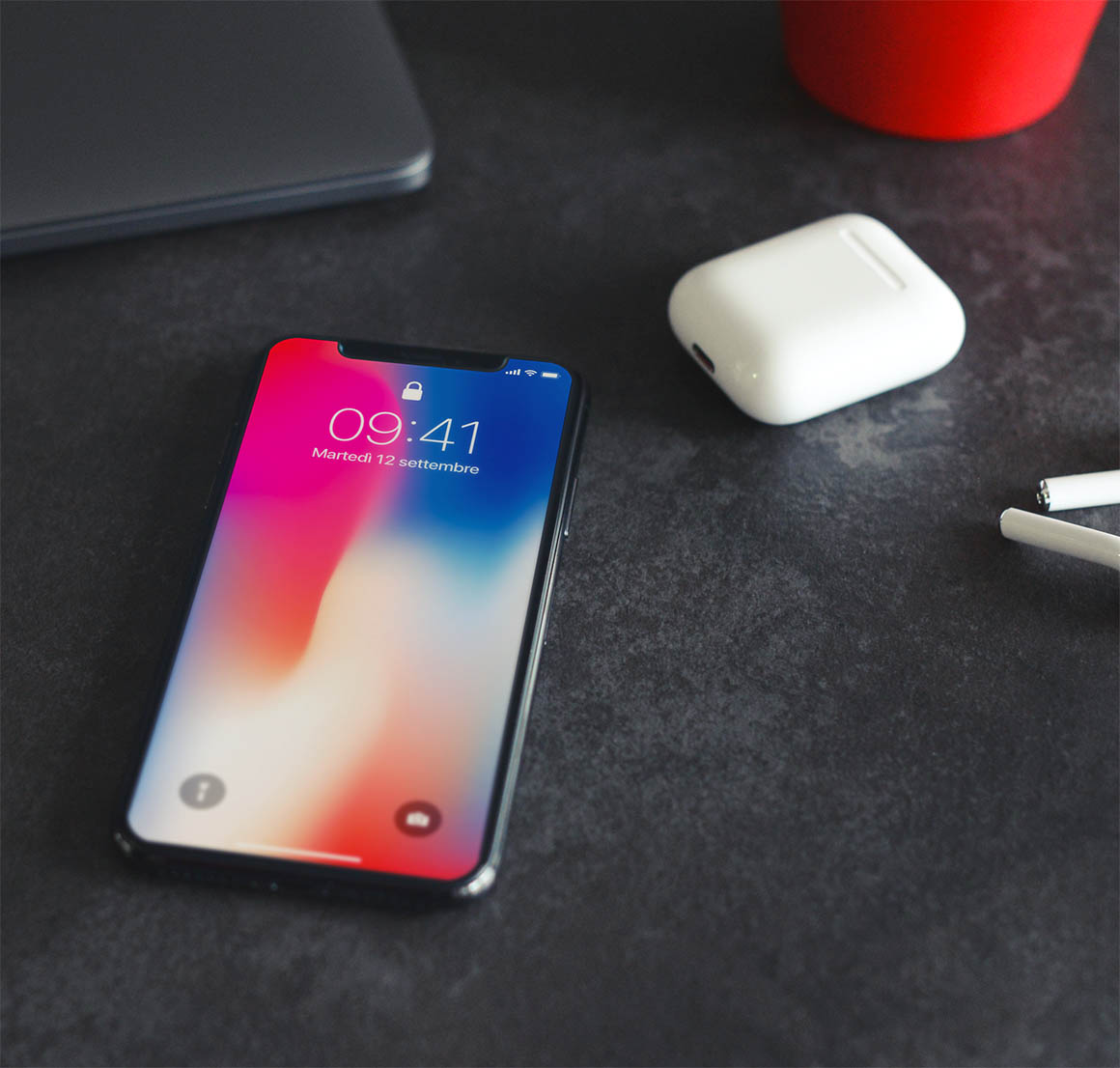 iPhone X Free Mockup - Dealjumbo